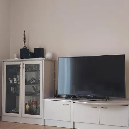 דירה Tina